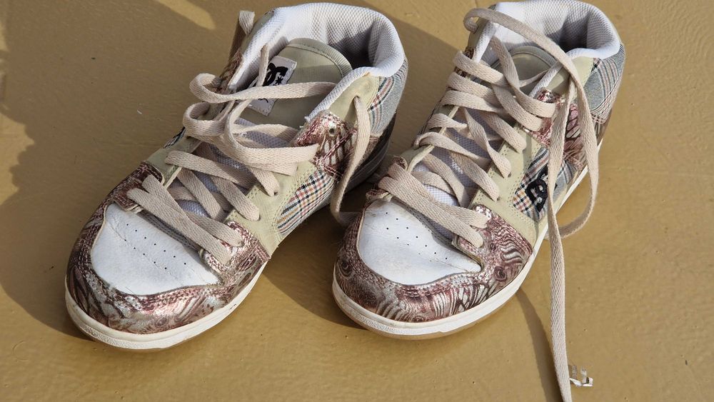 Колоритни кожени маратонки DC