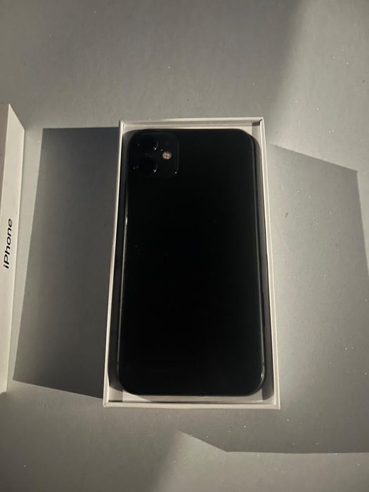 Продаю айфон 11.