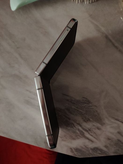 Samsung Z flips 5 256/8gb holati zur