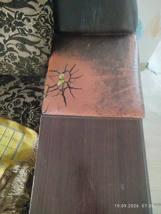 Срочно продам диван