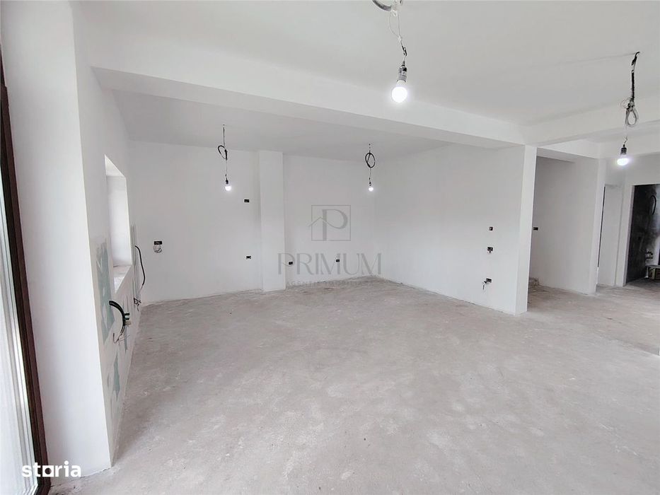Duplex Cu Toate Utilitatile - 5 Camere - Curte Amenajata