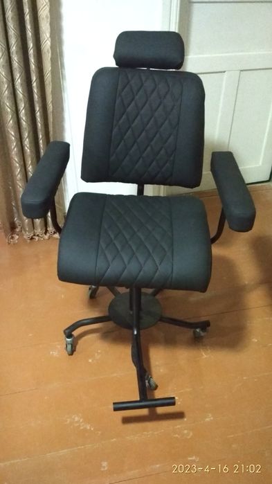 Парикмахерское кресло