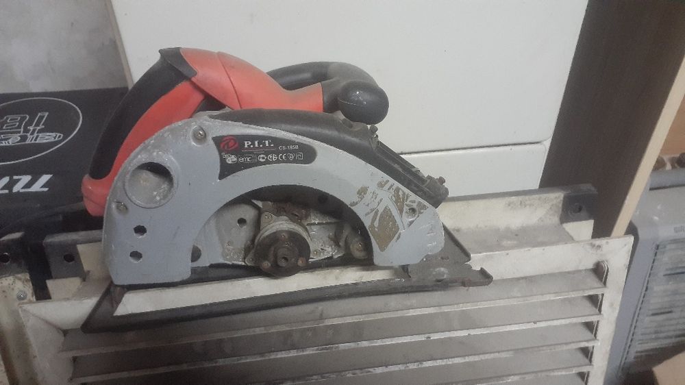 Бензиновая пила.