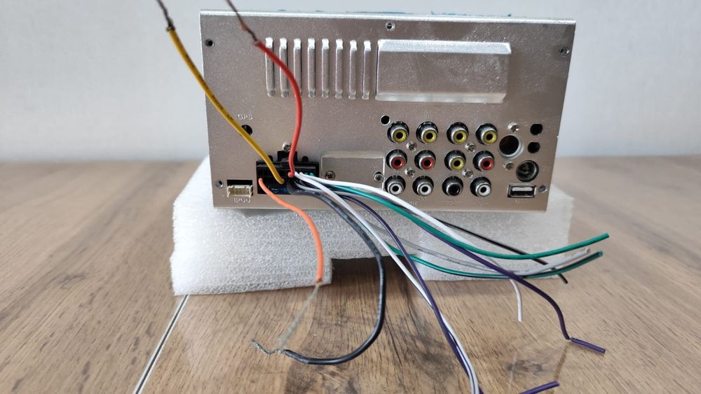 Продам автомагнитолу 2-х диновую