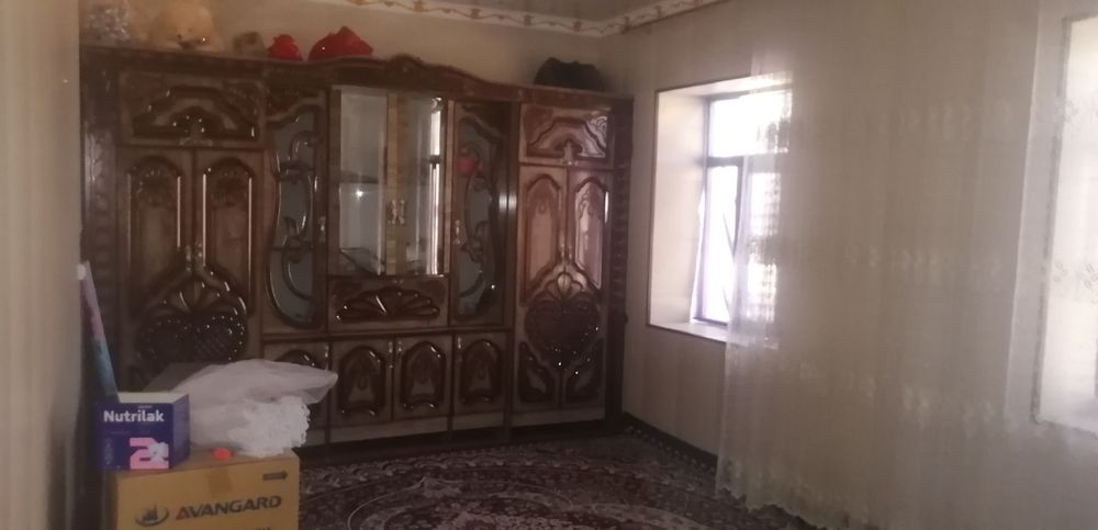 Hovli sotiladi 8 sotix