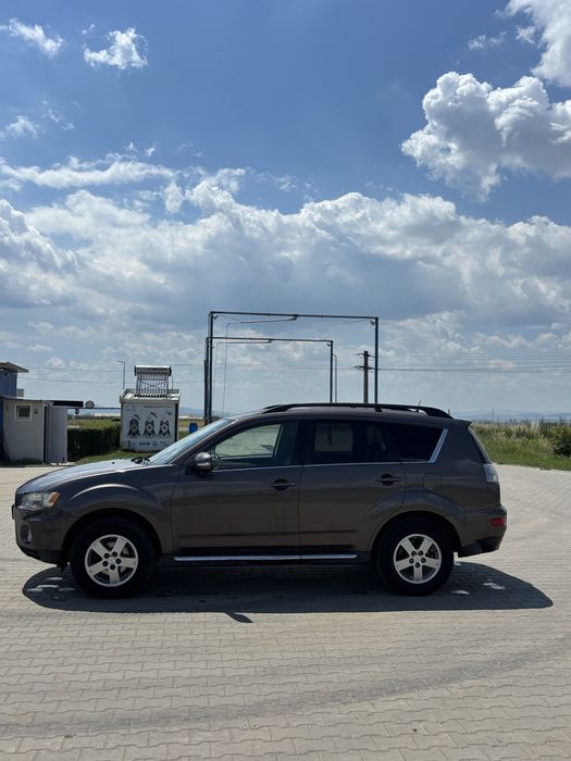 Vând Misubishi Outlander II