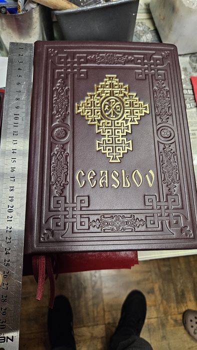 Ceaslov legat în piele naturală