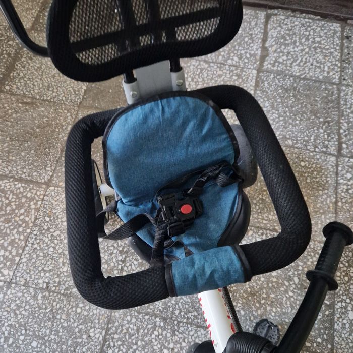 Tricicleta-carucior Kubi pentru  copii  - roti cauciuc, pedale, cadru metalic, parasolar