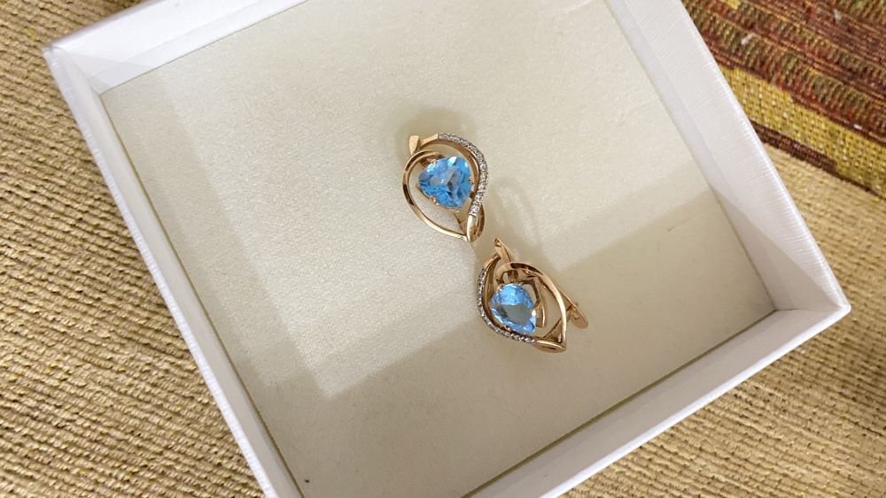 Золотые изделия серьги и кольца