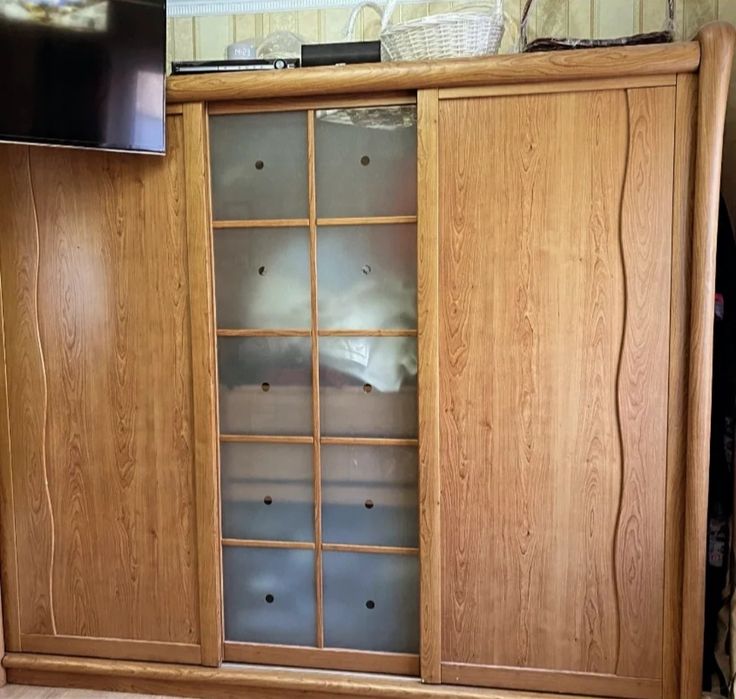 Продам качественный красивый спальный гарнитур