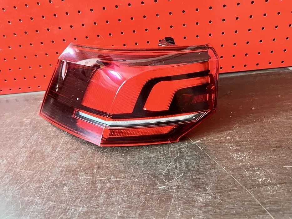 Stop stanga led pe aripa Vw Golf 8 hatchback scurt