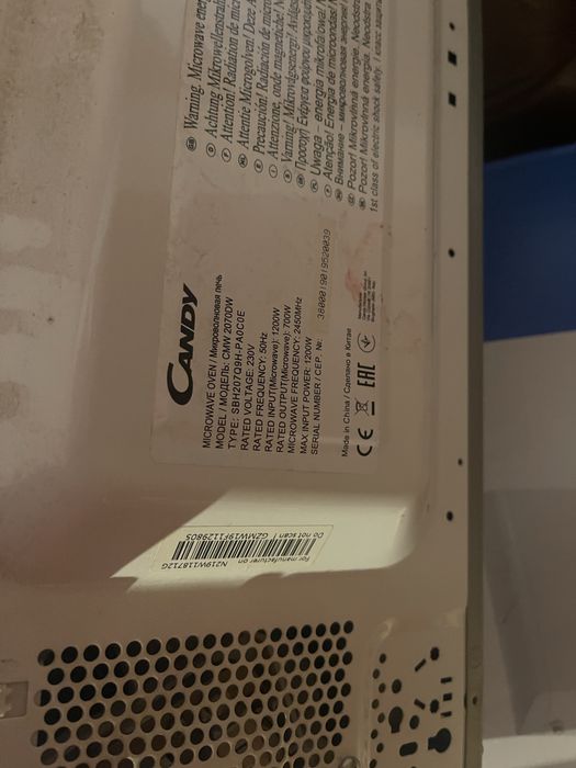 cuptor cu microunde 700w  candy cmw 2070dw foarte putin folosit