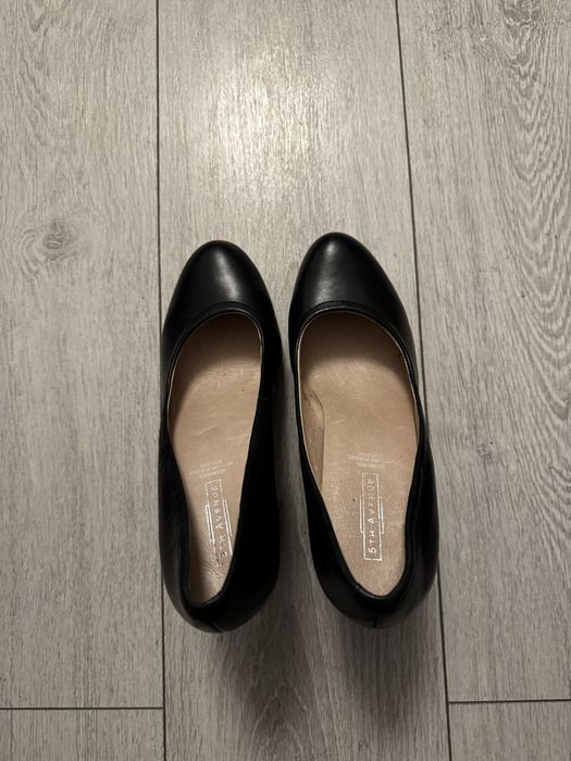 Pantofi negri, noi