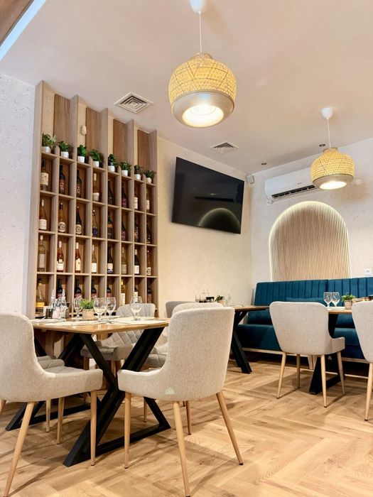 Трапезна/ холна маса от дъб с метални крака- скосена