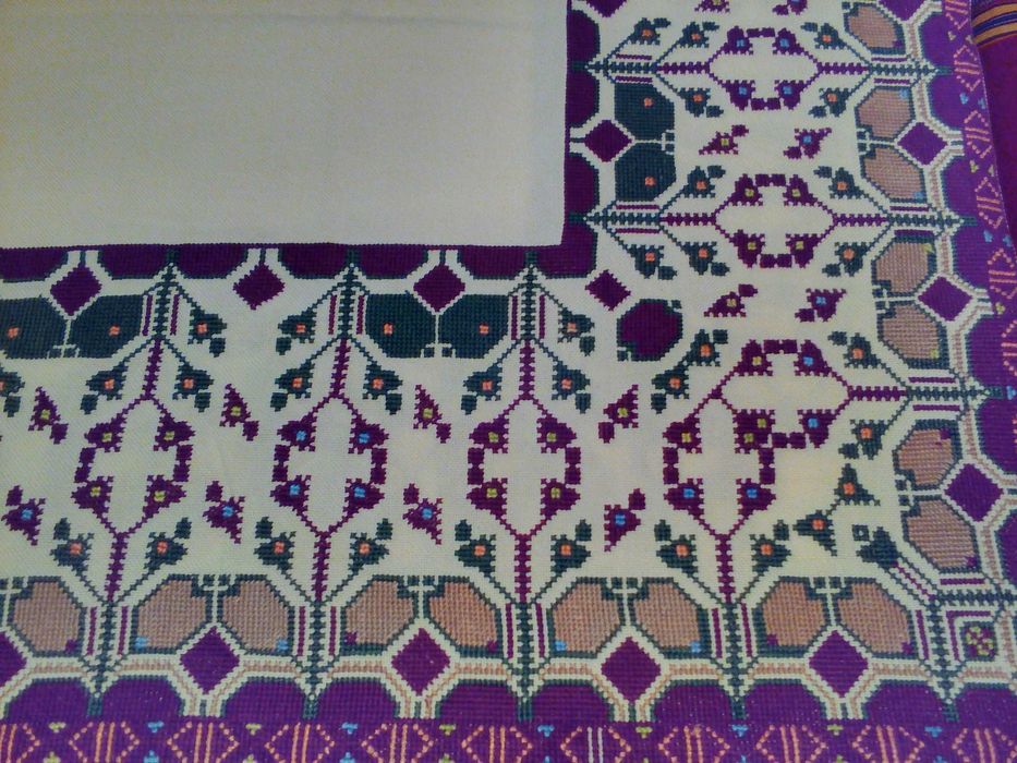 продавам 2 броя килими, ръчна изработка и покривки