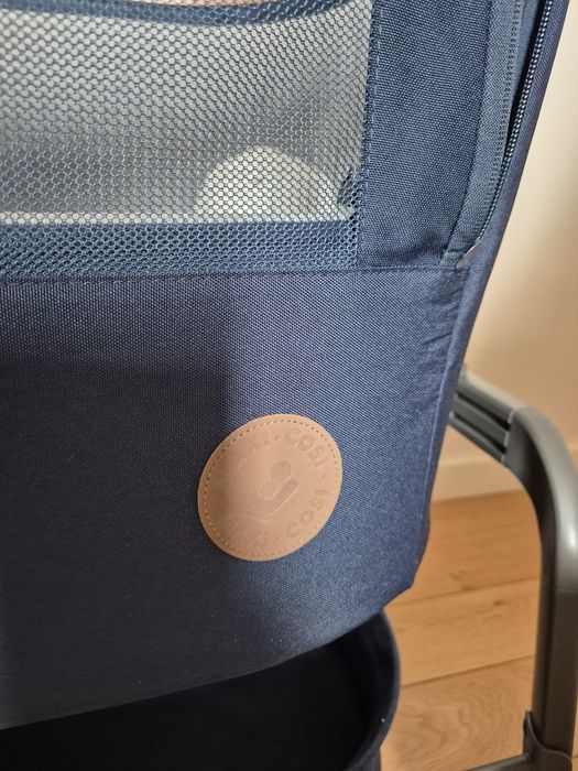 Maxi Cosi next to me легло