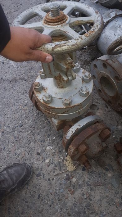 Задвижки литье стальные ручные.