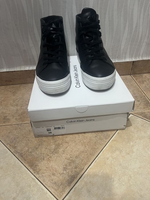 Кецове calvin klein 38номер
