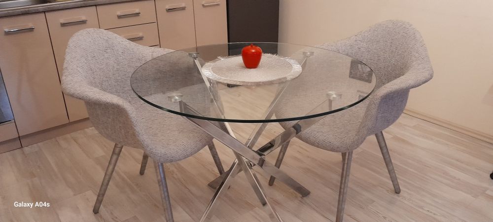 Трапезна маса стъкло