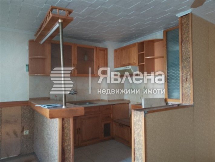 Двустаен апартамент с паркомясто Топ локация Център