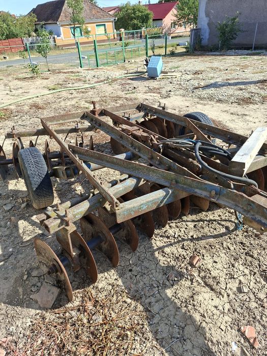 Vând tractor UTB 445 și utilajele aferente lui