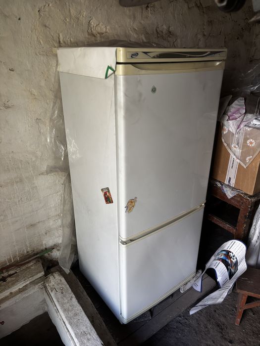 Холодильник рабочий за 10к