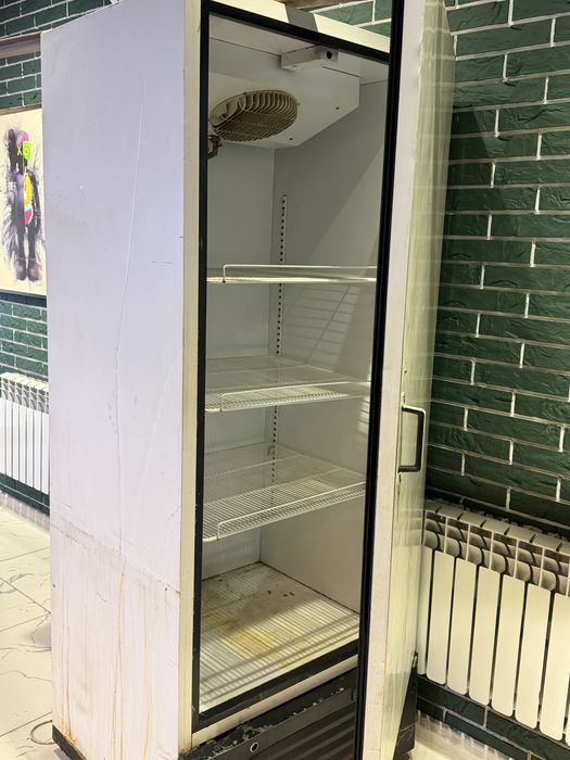 Холодильный шкаф (витринный) — под восстановление / на запчасти