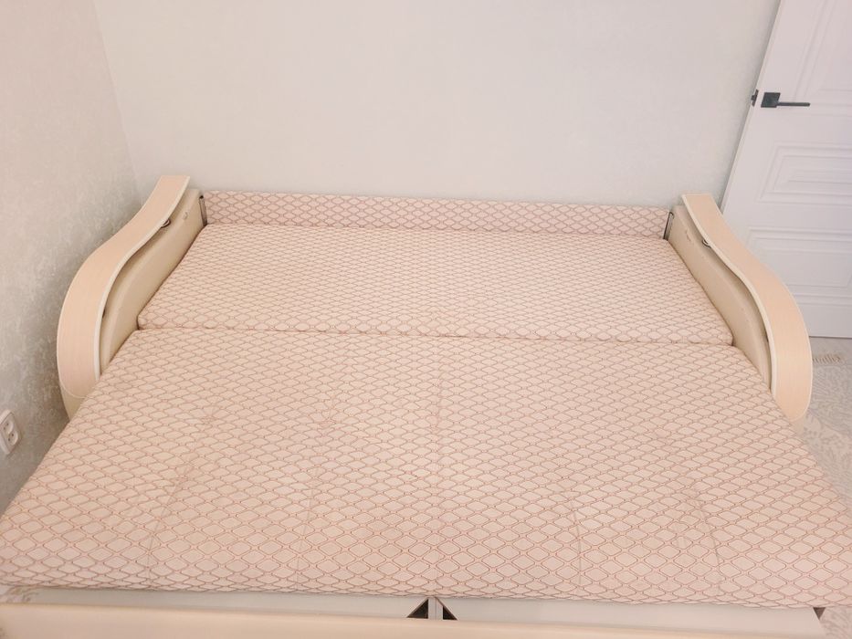 Продам два дивана 3 местные