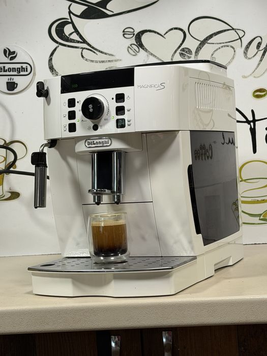 Кафемашина кафе автомат delonghi magnifica S с гаранция