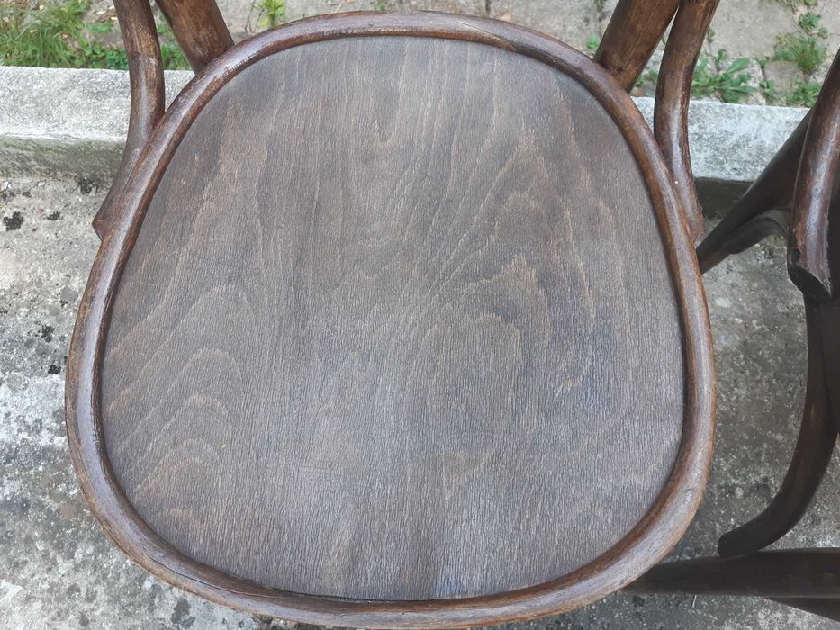 Четири винтидж стола "Тонет" в добро състояние.