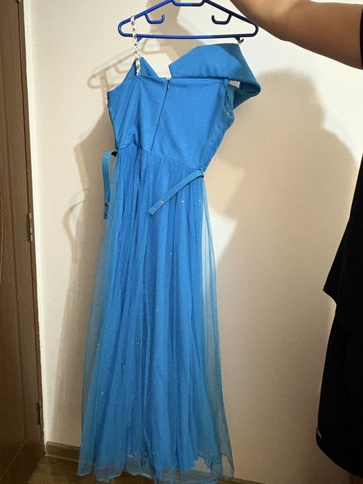 Rochie elegantă de ocazie , purtată o singură dată ,mărime mică , la 1,60 înălțime,mai multe detalii în privat