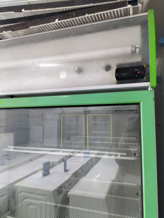 Витринный холодильник