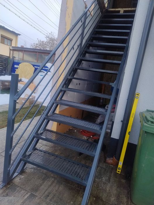 Scara exterioara fier