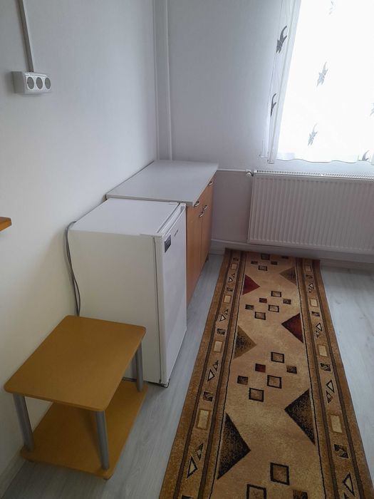 Inchiriez garsoniera 11mp