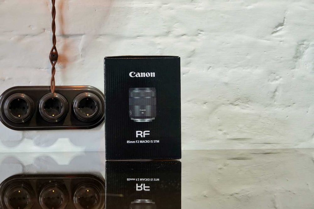 Canon RF 85mm Macro f/2 IS STM