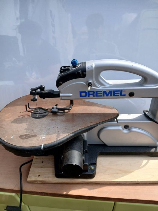 Контурен настолен трион