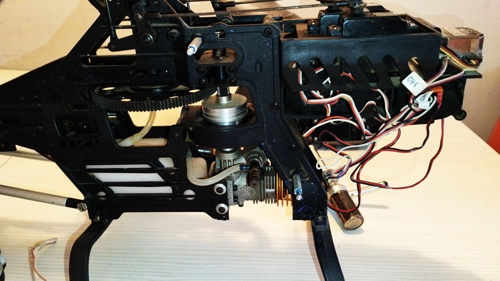 Helicopter RC cu motor termic