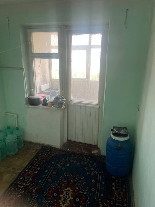 Кулай локацияда катта йул ёкасида жойлашган квартира шошилинч сотилади