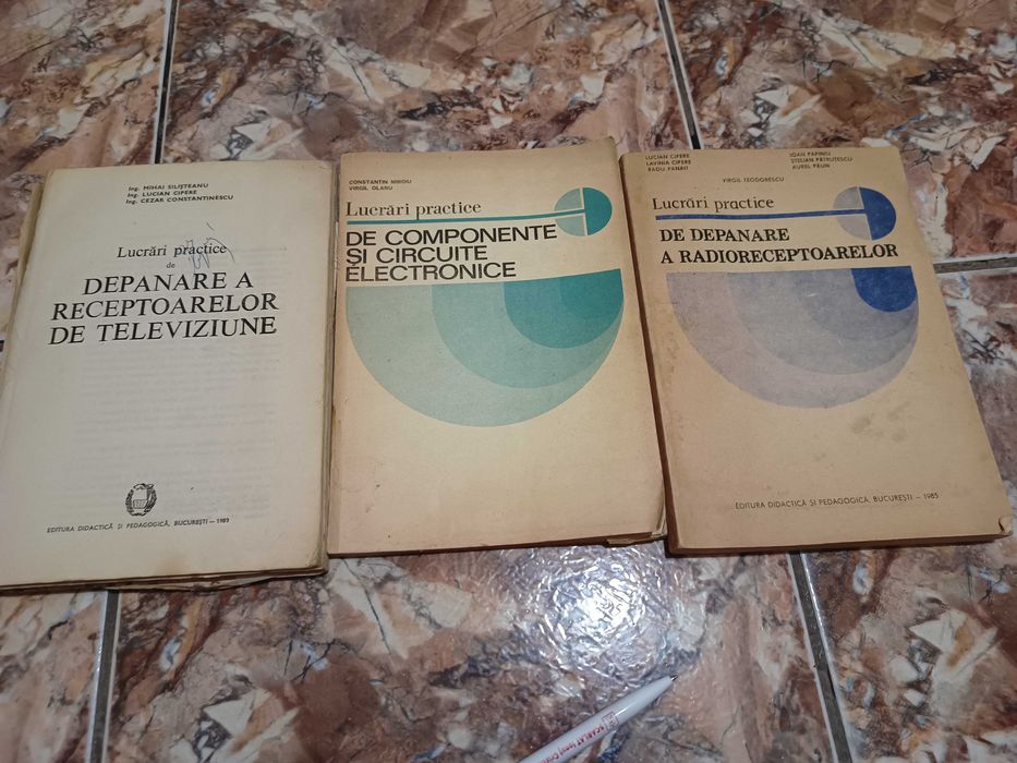 Cărți vechi de vânzare