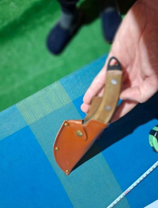 Нож за дране с калъф