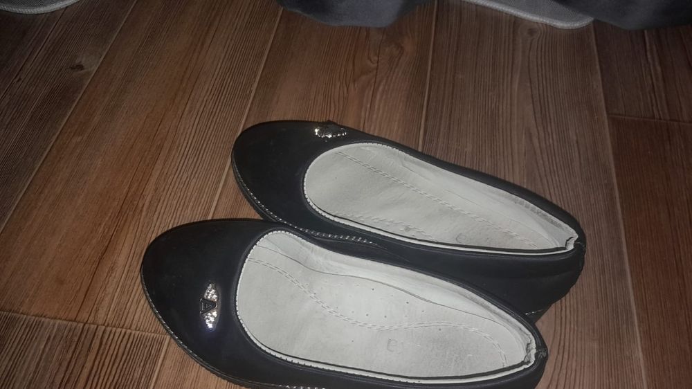 Продам туфли, кпоп карты и игрушку