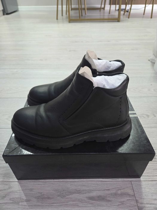 Продам мужские зимние ботинки 41 размера