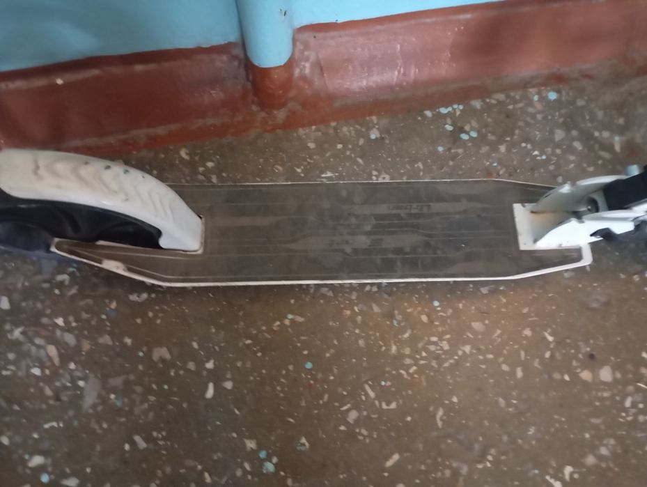 Продаю самокат в хорошем состояни