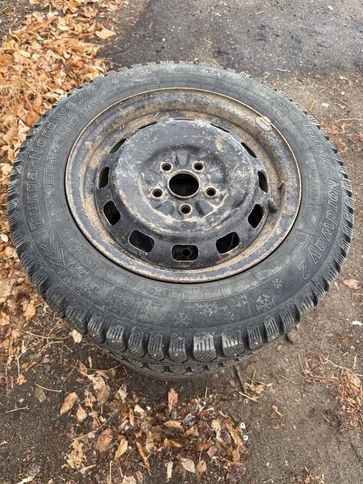Продам зимние шины комплект