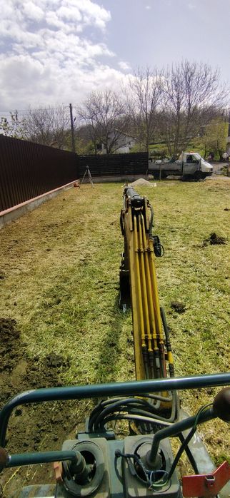 Услуги с малък багер