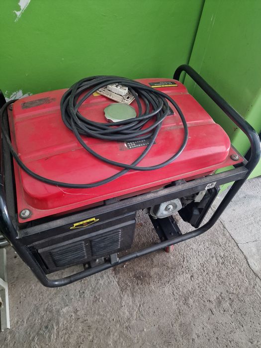 Бензиновый генератор 5.5кв