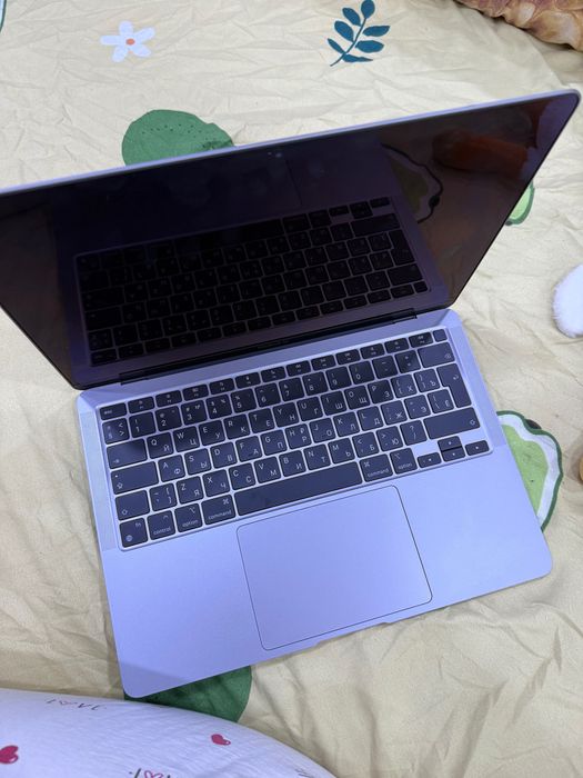 Продам Макбук новый