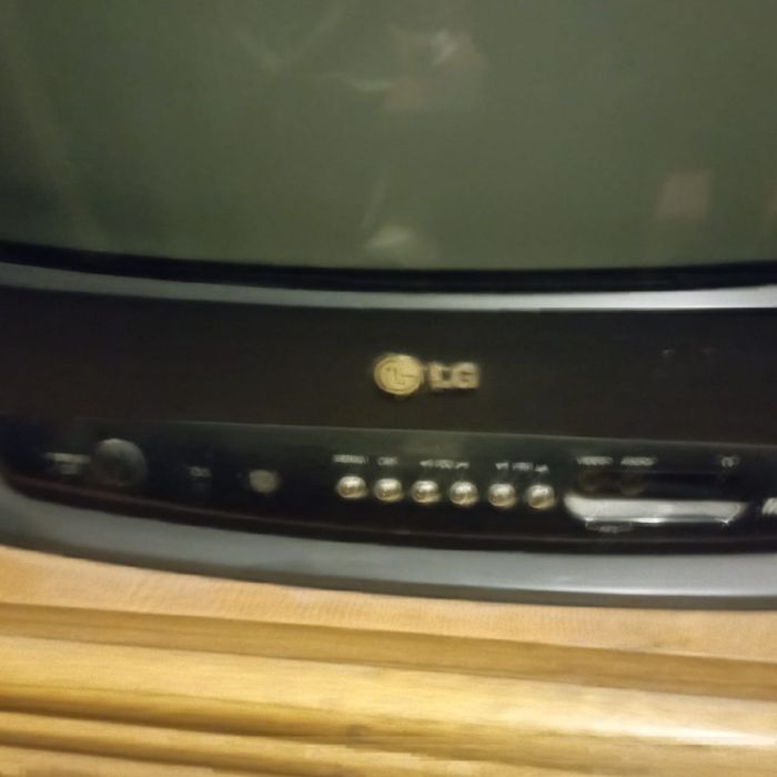Продам телевизор LG.