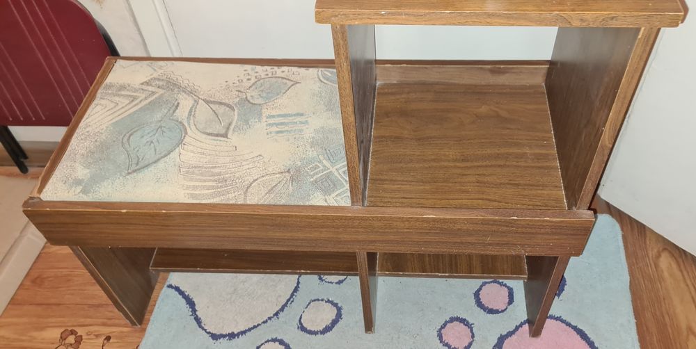 Продаётся  универсальнаяподставка.