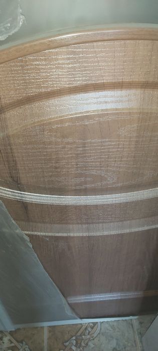 Продам новую дверь..в упаковке.( в комплекте)